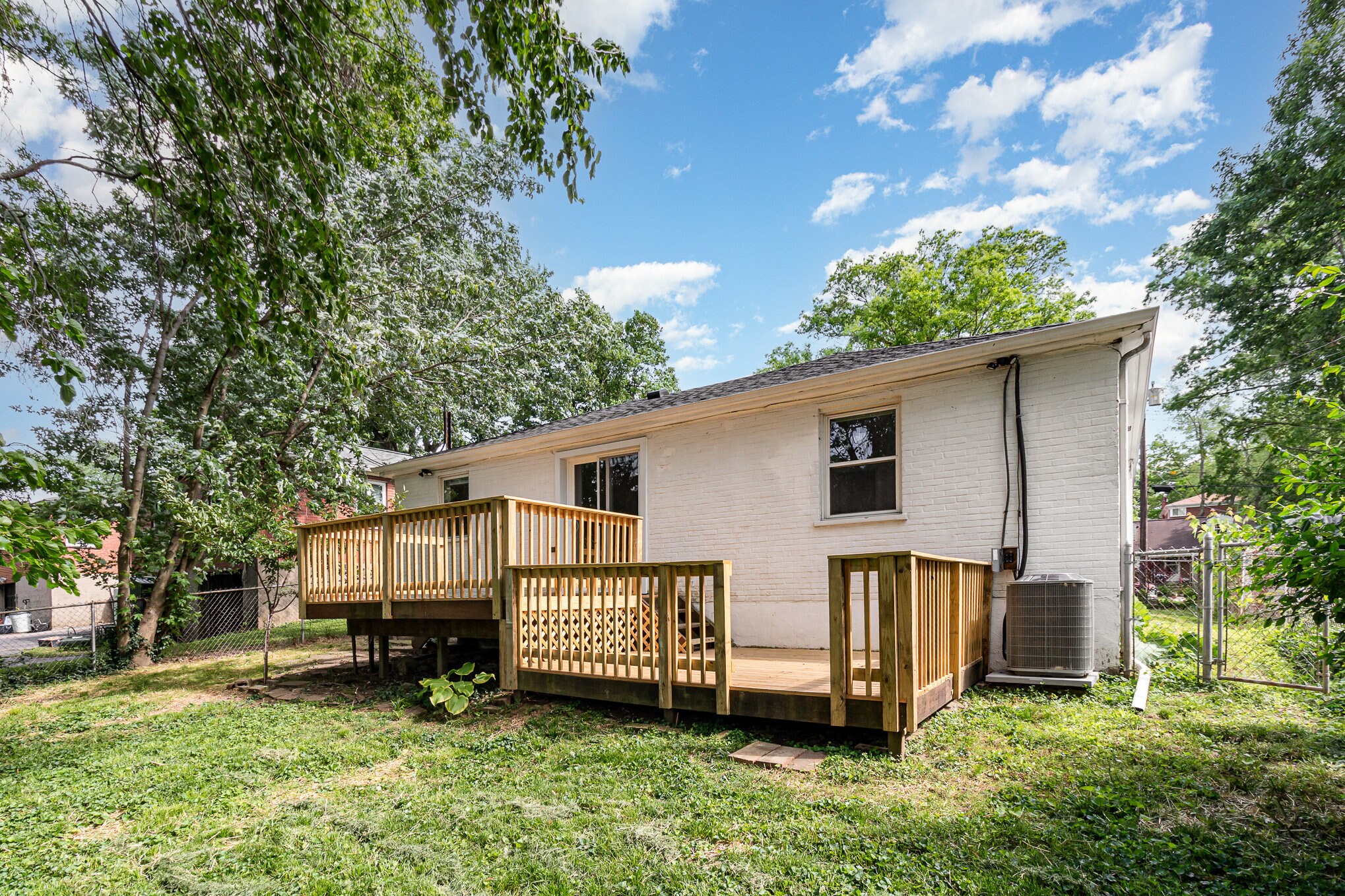 Building Photo - 2432 Ardmore Ave