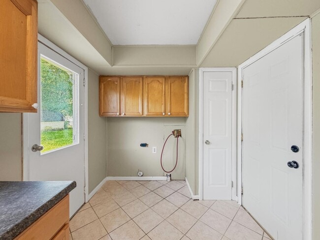 Building Photo - 836 Eastmont Dr