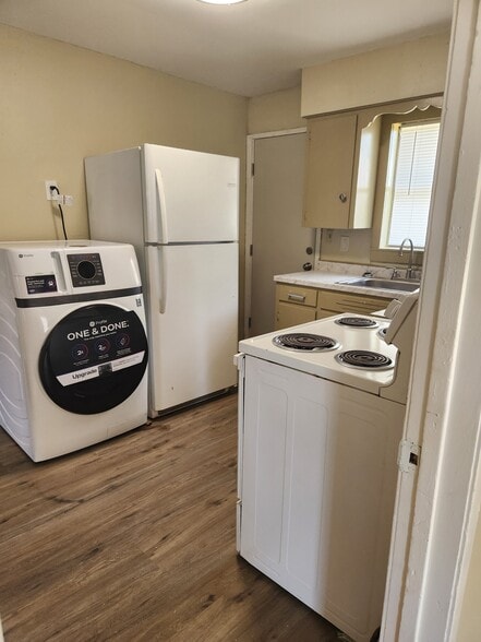 Kitchen with W/D - 608 Campbell St