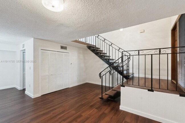 Building Photo - 5975 SW 137th Ave