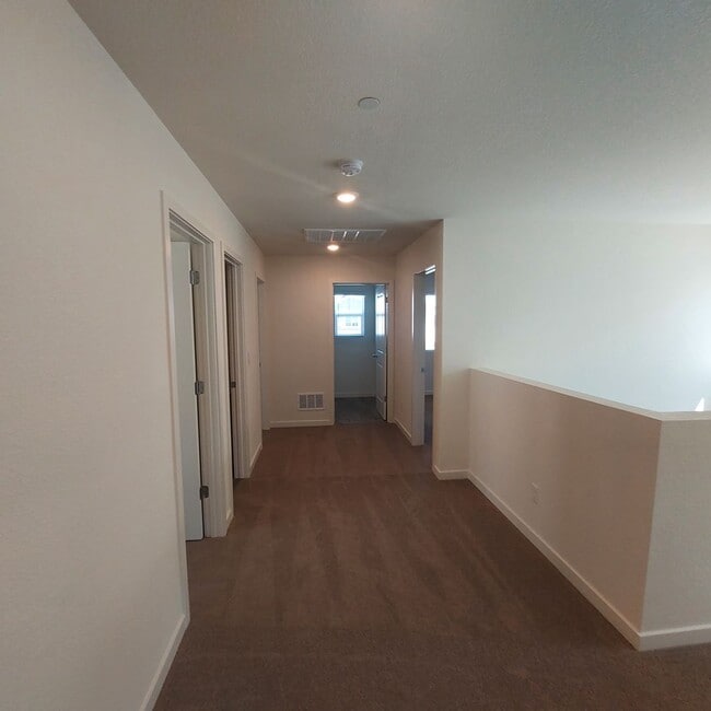 Building Photo - Newer 4 Bedroom, 2.5 bath home in West Roseville/DR Horton Built!