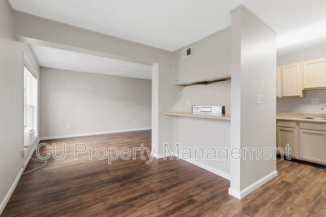 Building Photo - 1605 N Willow Rd