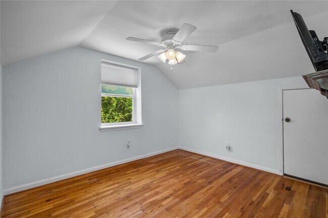 Building Photo - 180 Grove Rd
