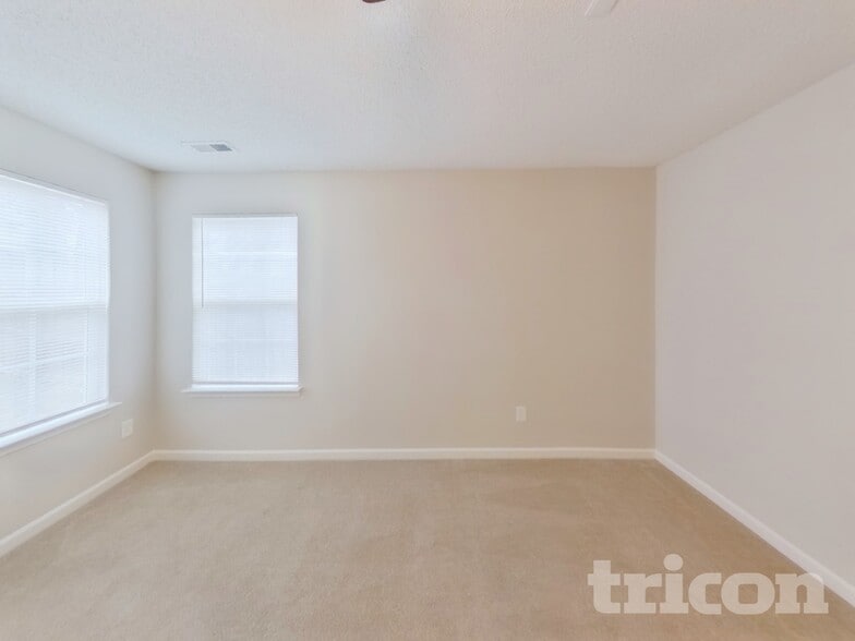 Building Photo - 529 Pullman St SW