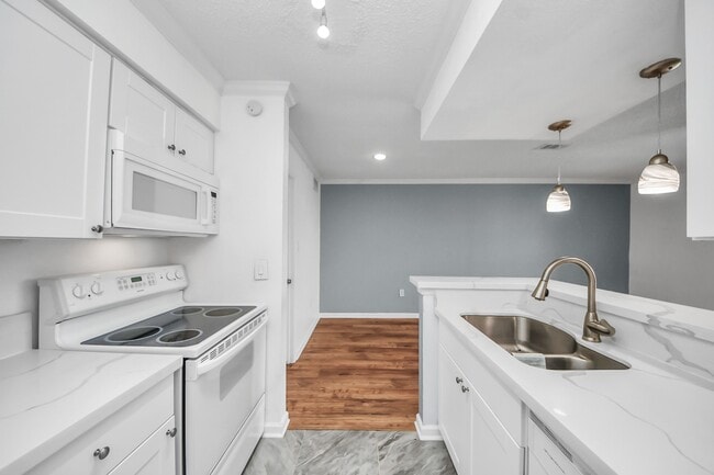 Building Photo - 250 El Dorado Blvd
