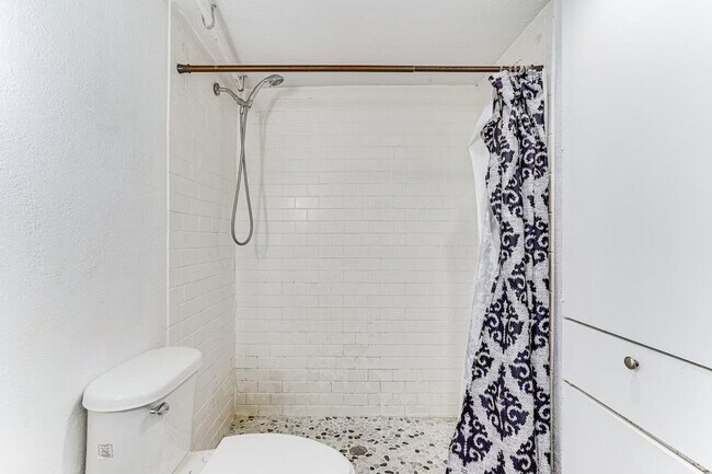 Building Photo - 10228 Regal Oaks Dr