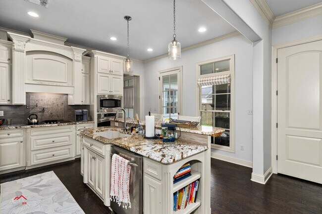 Building Photo - LUXURY LIVING IN THE PRESTIGIOUS PROVENANCE SUBDIVISION