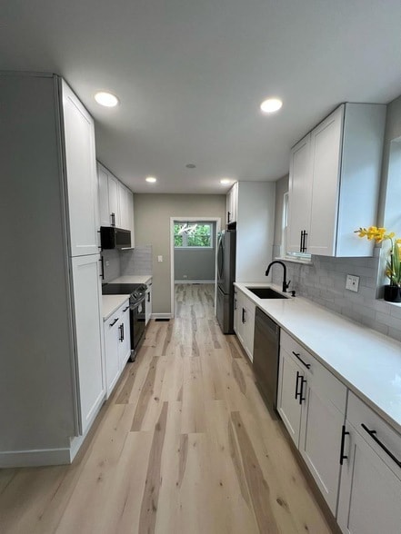 Building Photo - 4021 W Estes Ave