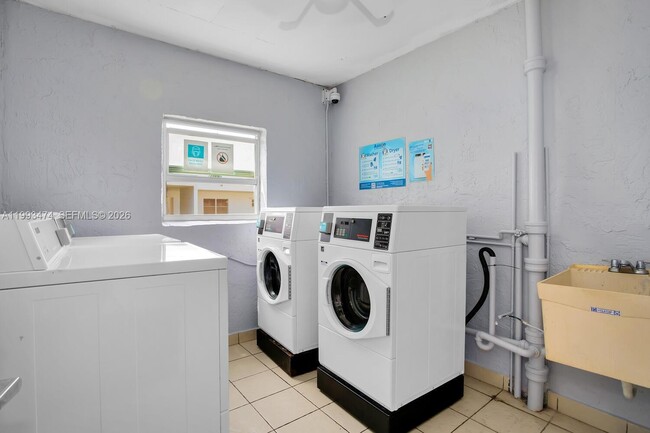 Building Photo - 100 Edgewater Dr