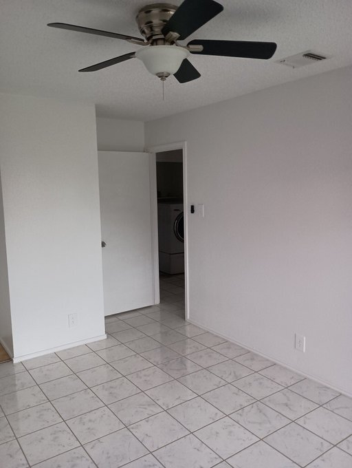 Building Photo - 9627 Dugas Dr