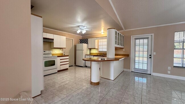 Building Photo - 301 Nesbitt St