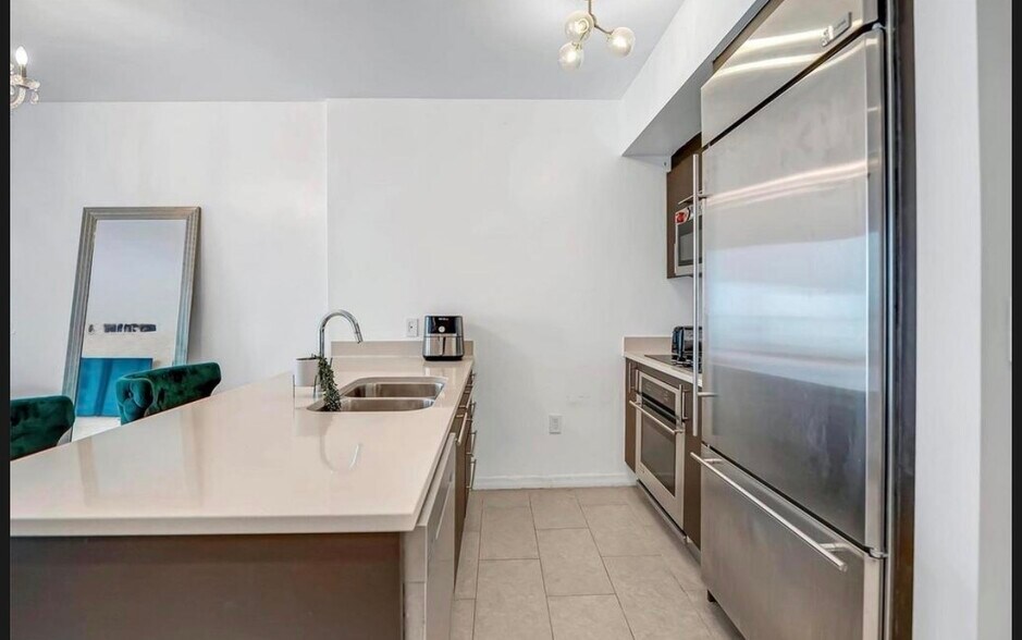 Building Photo - 500 Brickell Ave