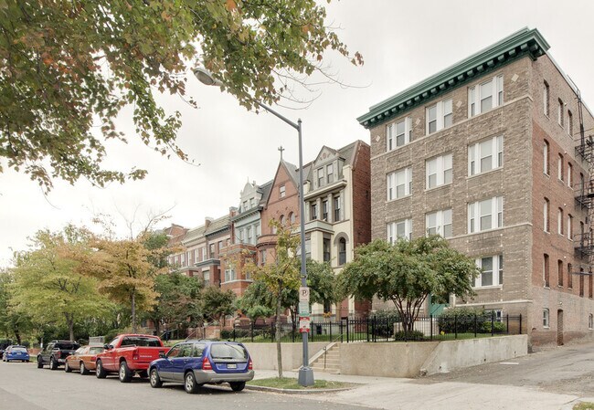 Building Photo - 1340 Fairmont St NW