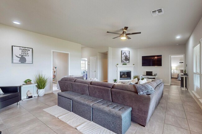 Building Photo - Lakeview Bliss: Your Dream Home Awaits! Community Pool and Park