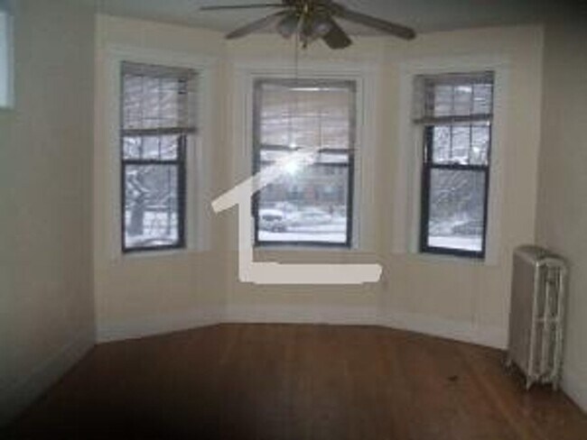 Building Photo - 20% off fee!  Right by T and BU!  Heat & H...