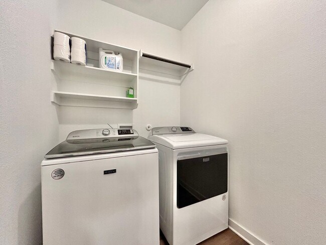 Building Photo - Inviting 4-Bed, 2.5-Bath Home with High Ceilings and Covered Deck