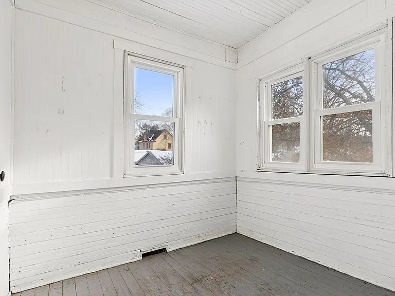 Building Photo - 2805 28th Ave S