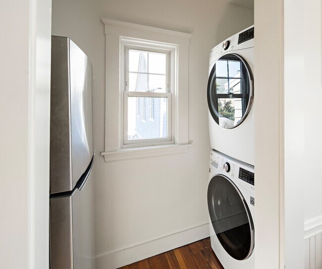 Building Photo - 43 Palmer St