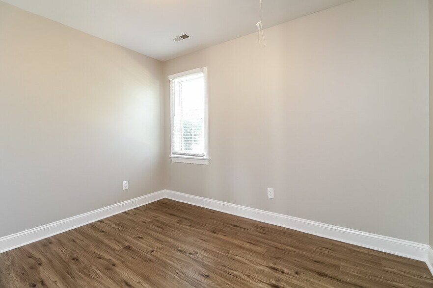 Building Photo - 14 Olde Charles Towne Ct