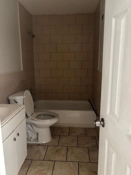 Building Photo - 429 Executive Center Dr