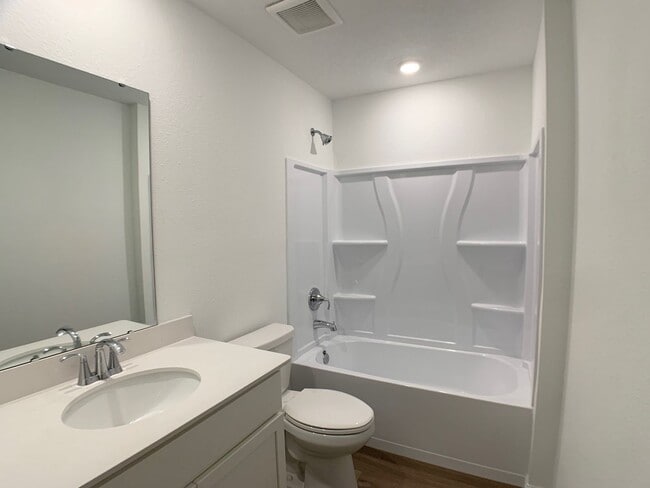 Building Photo - 697 Holly Lks Dr