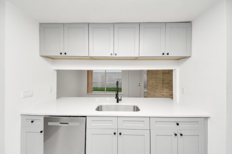 Building Photo - 17310 Pastoria Dr