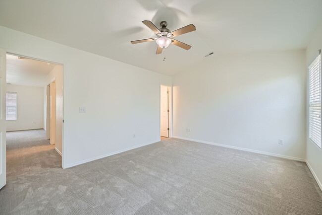 Building Photo - Fountain Townhome