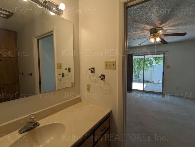 Building Photo - Two Bedroom Home