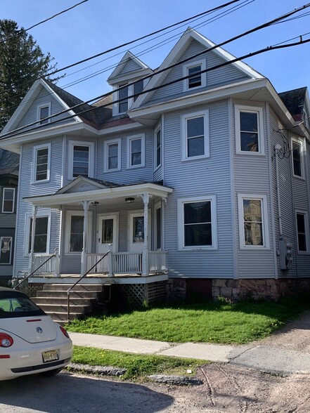 Building Photo - 11 Hickok Pl