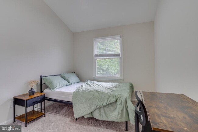 Building Photo - 3700 Roxbury Ln