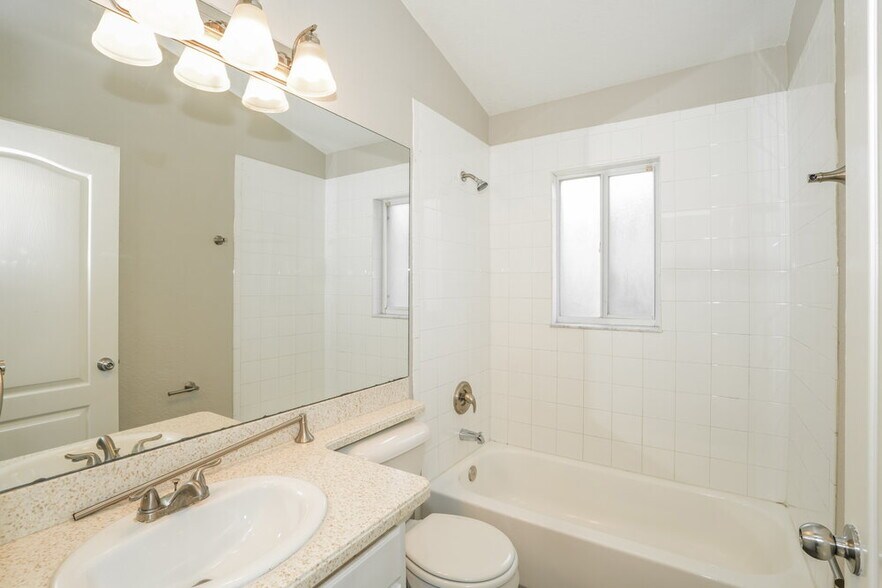 Building Photo - 209 Chardonnay Pl