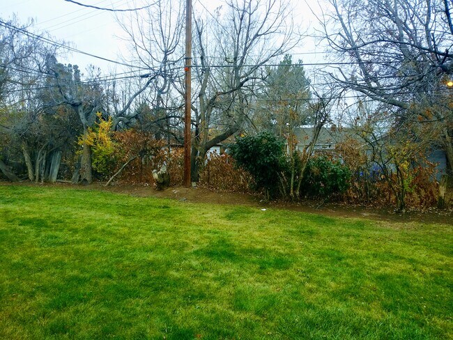 Building Photo - 3968 W Pershing Dr