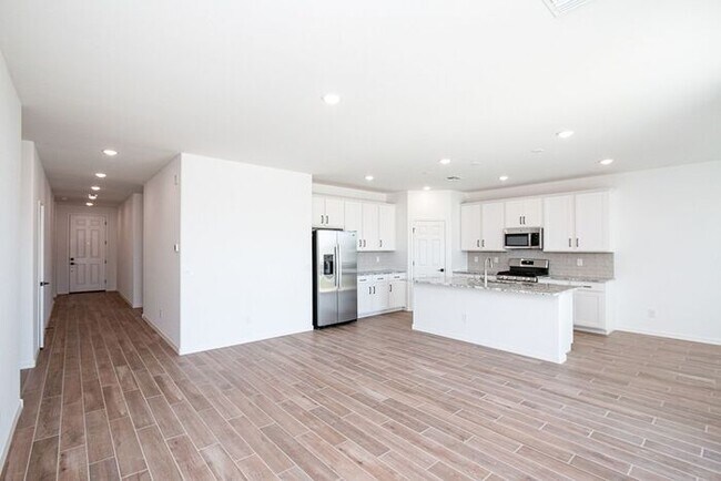 Building Photo - MOVE IN SPECAILS!! ONE MONTH RENT FREE!! Laveen Home Up For RENT! 4BD 2.5 BA