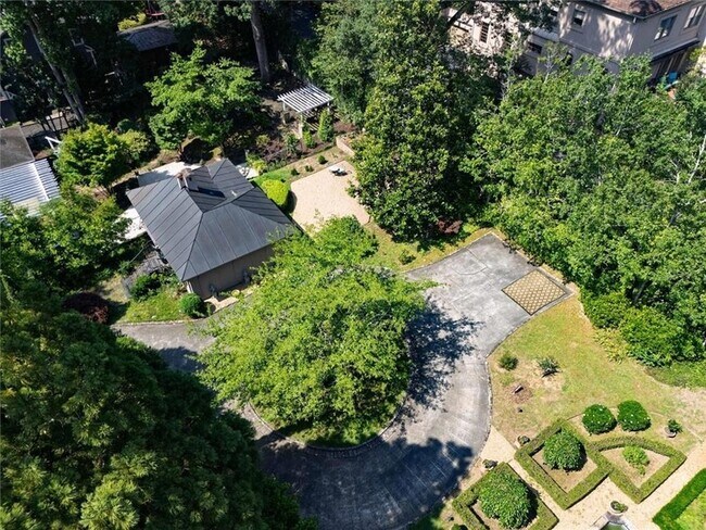 Building Photo - 2538 Parkside Dr NE