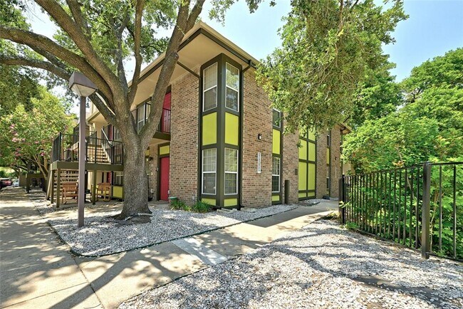 Building Photo - 7685 Northcross Dr