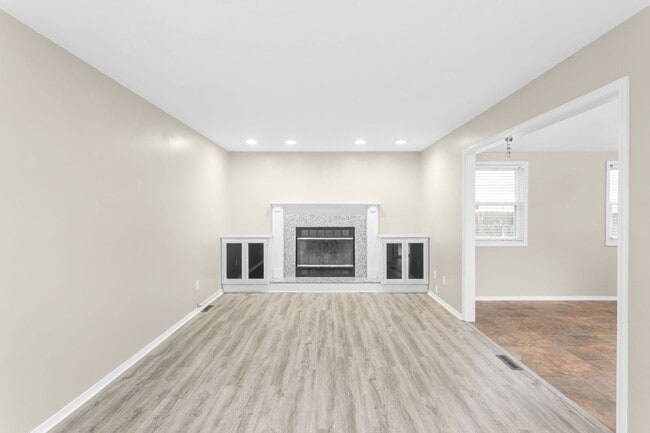 Building Photo - 5414 Trippel Dr