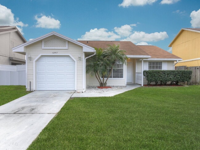 Building Photo - 1247 Holly Springs Cir