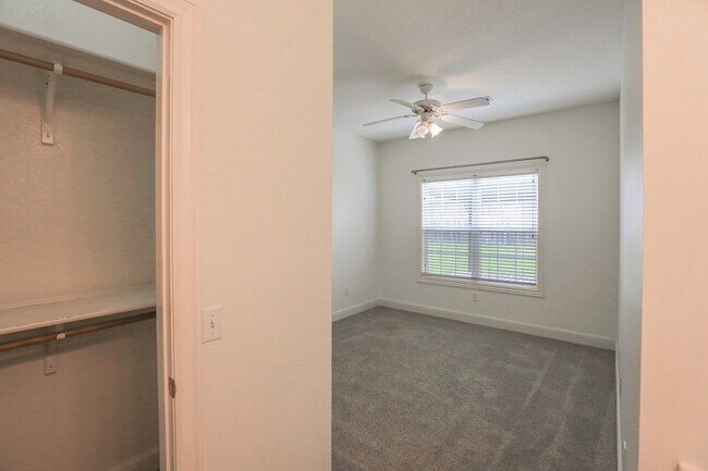 Building Photo - 303 Cross Ln