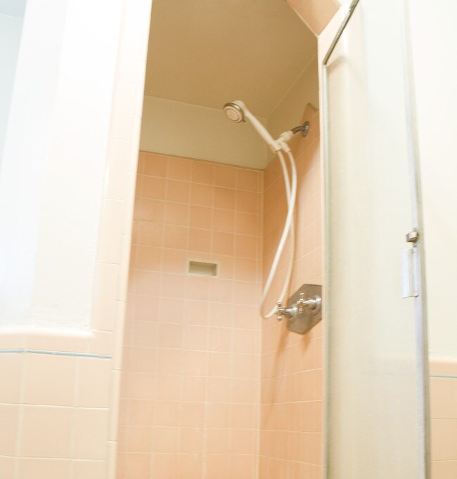 Bathroom - 3305 Lowry Rd