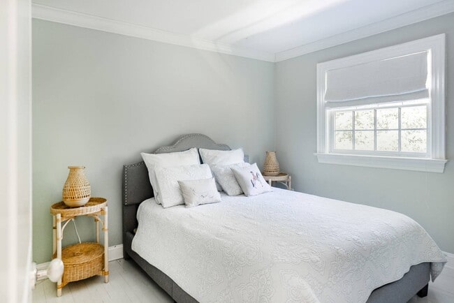 Building Photo - 29 Meadows E