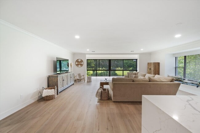 Building Photo - 2810 Polo Island Dr