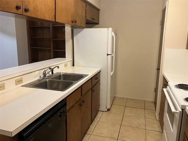 Building Photo - 8111 Ceberry Dr