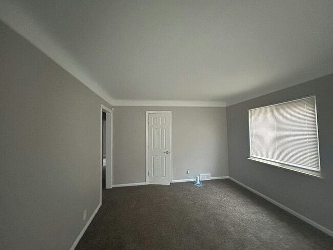 Building Photo - 5979 Lodewyck St