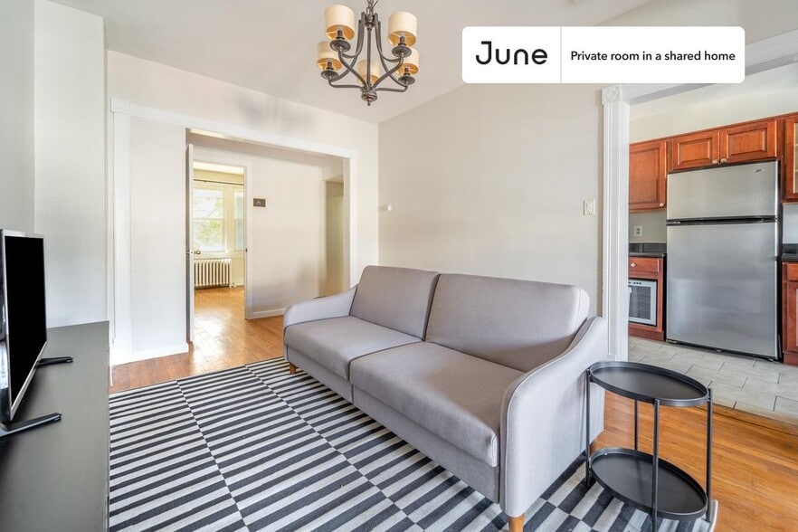 Building Photo - Room in Shared 2 bed/1 bath home in Columbia Heights