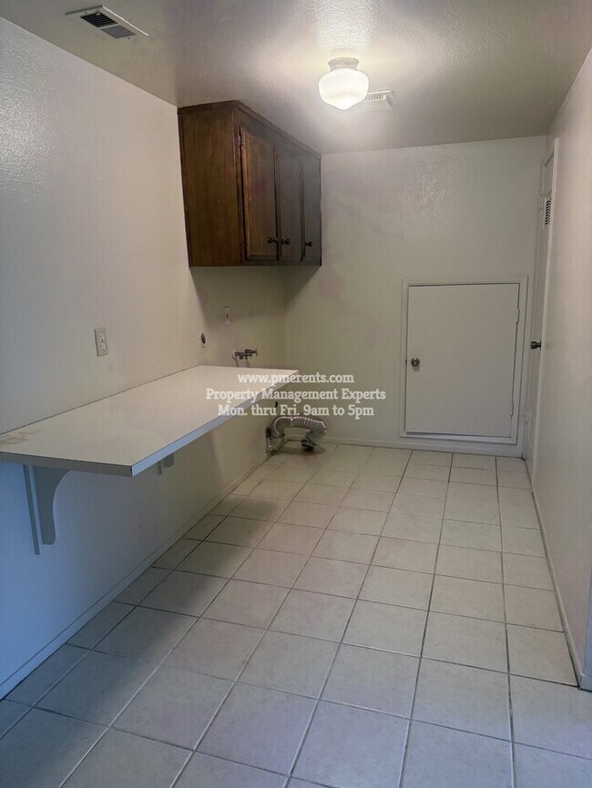 Building Photo - 9130 Cornwall Dr
