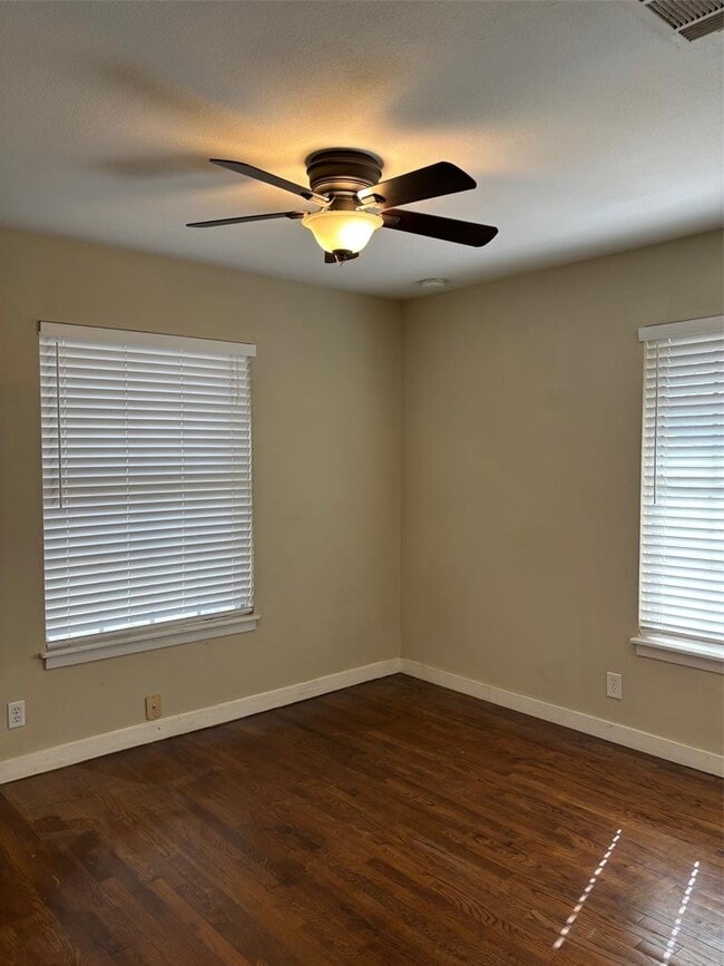 Building Photo - 401 Cherry Hill Dr