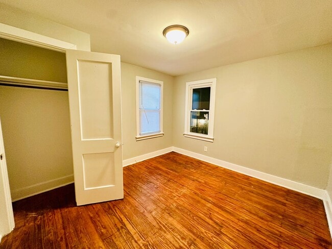 Building Photo - Updated 2BR house in Portland with unfinis...