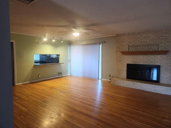 Building Photo - 2408 Cutler Ave NE