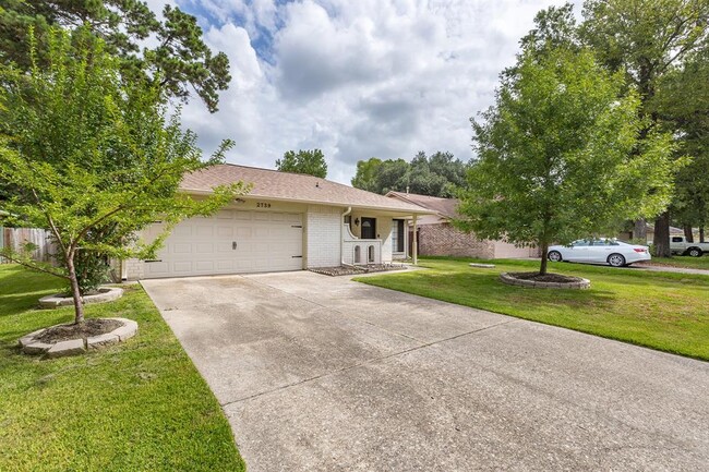 Building Photo - 2739 Foliage Green Dr