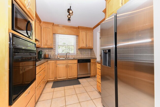 Building Photo - 3409 Cottage Pl